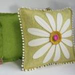White Daisy Yellow