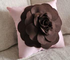 Brown Daisy Light Pink Pillow
