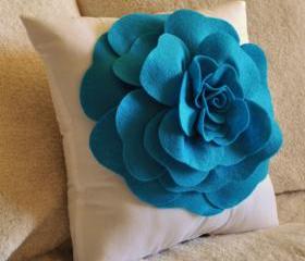 Skyblue Daisy White Flower Pillow